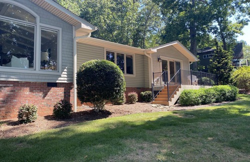 Seneca House | Perfect lake property for Clemson Game Day!