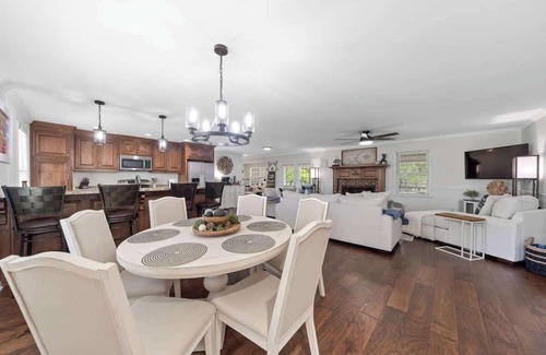 Milledgeville House | Perfect Landing, Sleeps 10, Outdoor Lake Heaven!