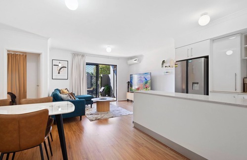 Beckenham Apartment | Perfect Location 2BR 1bth - Beckenham