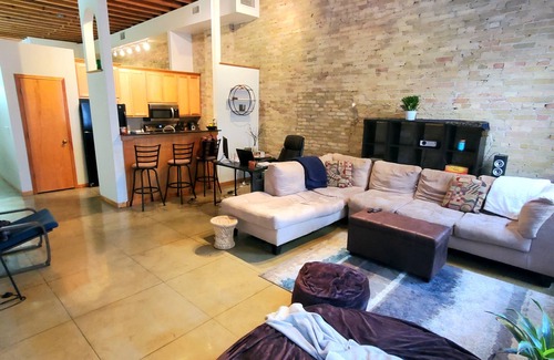 East Town Condo | Perfect Location! Beautiful Interior Spacious Condo!