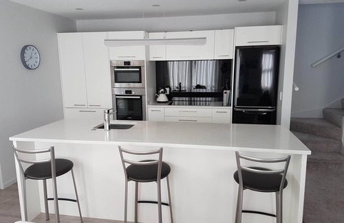 Petone House | Perfect location - everything at your fingertips!