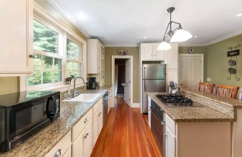 North Conway House | Perfect Location in North Conway Villagenn