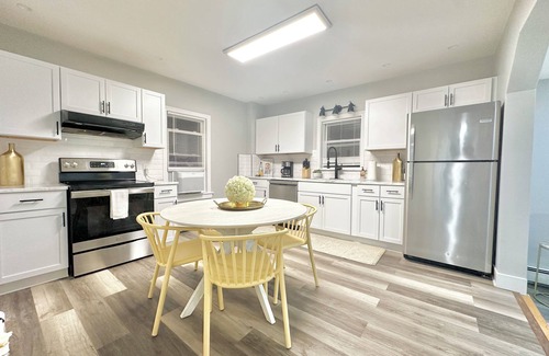 Marlborough House | PERFECT Newly Renovated Tranquil 4-bedroom House w/parking and WiFi