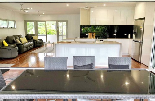 Edge Hill House | Perfect Pool House Idyllic Tropical Retreat