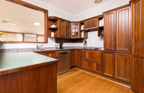 Nichols Point House | Perfect, quiet location, walking distance to Billabong, 8 Minute drive to town.