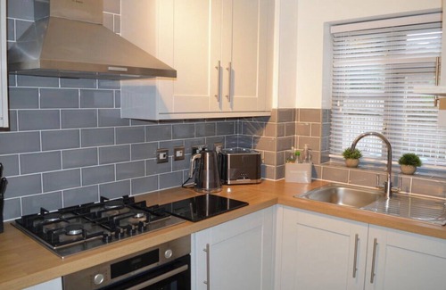 Poole House | Perfect retreat for two! One bed house with garden, minutes from sea front