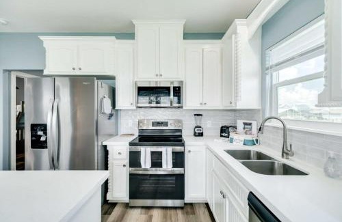 San Luis House | Perfect Spot in Treasure Island-Right by Beach