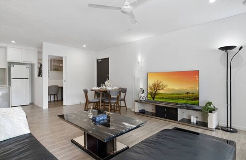 Indooroopilly Apartment | Perfect Spot Near CBD & UQ | Spacious 2Beds Apt