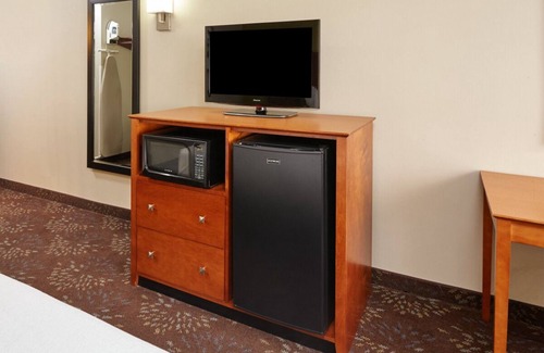 Matteson House | Perfect Staycation! 4 Family-friendly Units, Free Parking, Dining