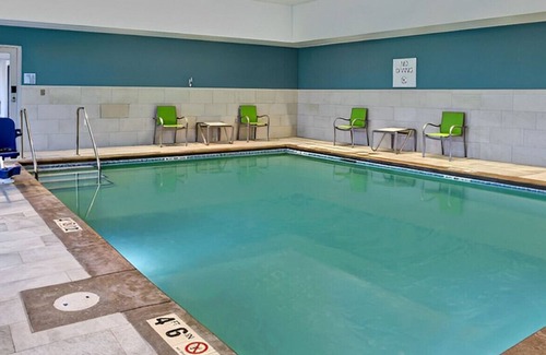 Ottawa House | Perfect Suite for Leisurely Getaway! Pool, Gym