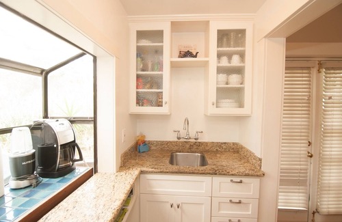 West Beach House | Perfect West Beach Location! 2 Level 1BR/1Ba. Walk everywhere! Rooftop Garden!