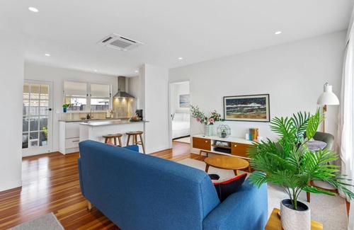 One Tree Hill House | Perfectly Appointed Home