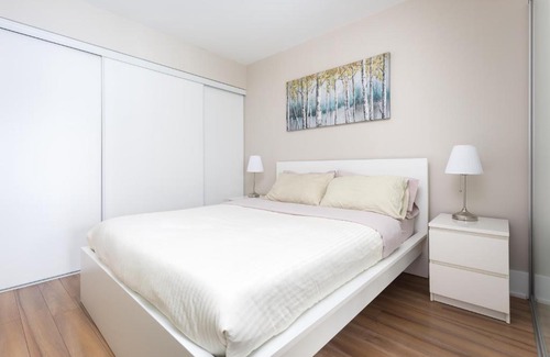 Downtown Toronto Apartment | Perfectly Downtown with FREE PARKING