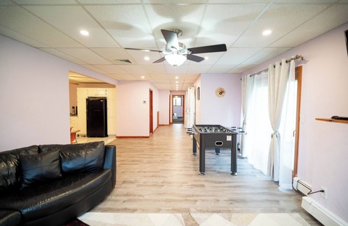 Westwood Apartment | Perfectly Located & Comfy Suite - Summer's Best !