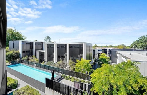 Caulfield North Apartment | Perfectly Located Executive 1BR at Caulfield North