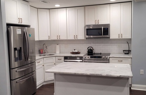 Federal Hill Condo | Perfectly located minutes from the Inner Harbor, Ravens and Orioles stadium.