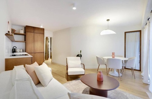 Quartier de l'Ecole-Militaire Apartment | PERFECTLY NESTLED IN NOTRE DAME DES CHAMPS, SAINT GERMAIN DES PRES