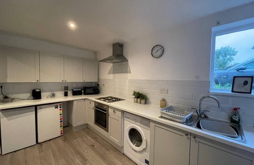 Plasnewydd Apartment | Perfectly Placed: Cozy Flat in the City's Heart