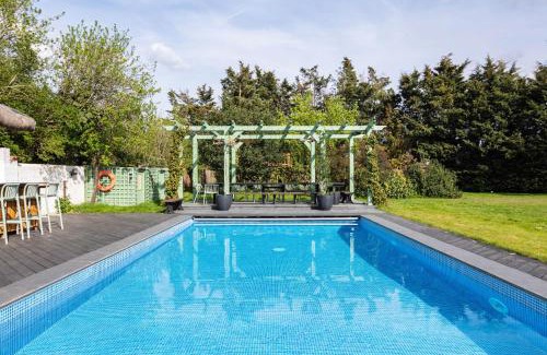 Bray on Thames Villa | Period Luxury Converted Barn Windsor/Maidenhead - Perfect for family groups