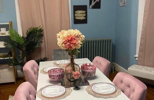 New Britain Villa | Personal Lounge Experience