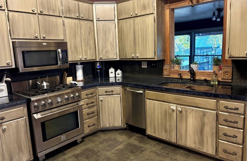 Yates Center Cottage | Pet & Family Friendly Cottage w/Nature Views in Yates Center - Fire Pit & Grill