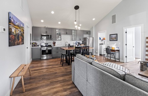 Montrose House | Pet & Family Friendly, Mountain Views, Downtown Montrose 20 Min to National Park