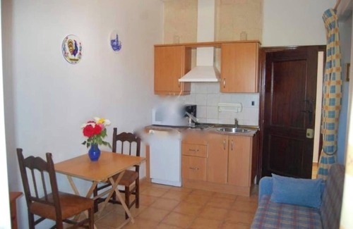 Barrio Nuevo House | Pet-Friendly Apartment “Finca la Tacita Rosal” with Pool & Wi-Fi
