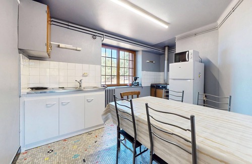 Saint-Julien-pres-Bort House | Pet friendly home in Sarroux - Saint Julien