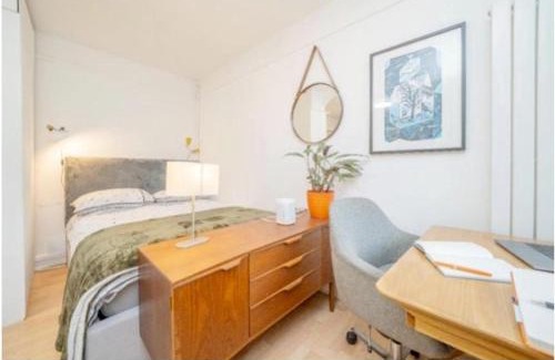 Chiswick Riverside Apartment | Pet Friendly 1Bed Studio with Free Parking