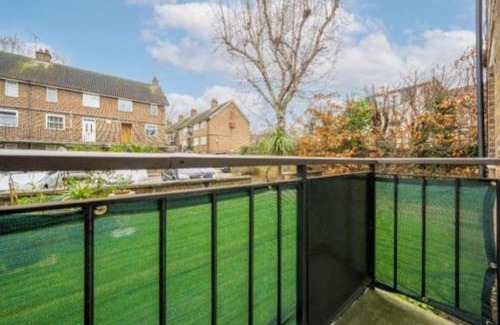 Chiswick Riverside Apartment | Pet Friendly 1Bed Studio with Free Parking