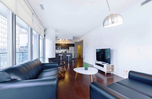 Bay Cloverhill Apartment | Pet Friendly 2 Bedroom 2 Bath Bay St. Condo FREE PARKING near SICK KIDS HOSPITAL