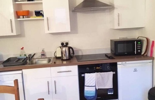 Upper Harbledown Cottage | Pet Friendly 2 Bedroom Orchard Cottage near Canterbury