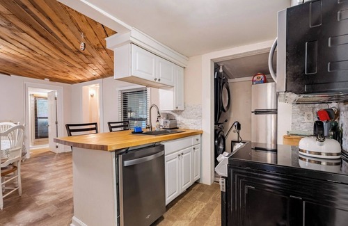 Cary House | Pet-Friendly 2BR Ranch, Wifi, Parking Near RTP