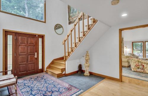 Lincoln House | Pet-Friendly 4BR Fireplace Patio BBQ