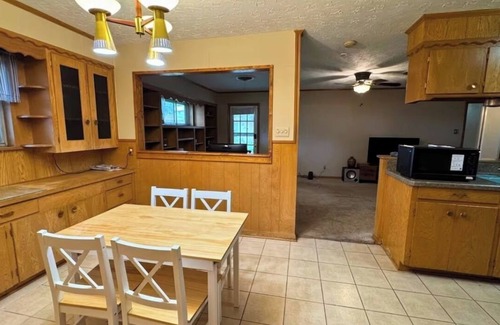 Baytown House | Pet-Friendly 4BR Retreat Near Parks & Dining