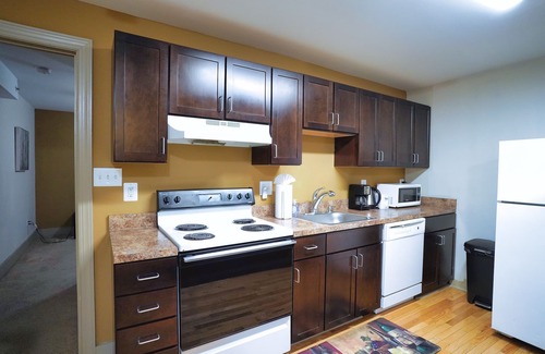 Mount Vernon Apartment | Pet Friendly Apt Near Peabody & JHU Shuttle w/Free WiFi & Paid Parking