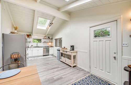 Buxton House | Pet-Friendly Buxton Home w/Balcony, 2 Mi to Beach
