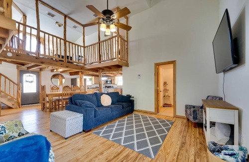 Uvalde Cabin | Pet-Friendly Cabin on 3 Acres: 7 Mi to Uvalde!