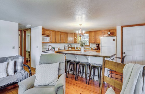 Edwards Cabin | Pet-Friendly Cabin w/Dock & Lake Views in Edwards