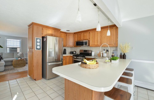 East Falmouth House | Pet Friendly Cape Cod Home for your Fall Getaway! Minutes to Golf & Beaches!