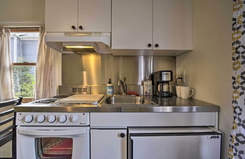 Carrboro Cottage | Pet-Friendly Carrboro Cottage < 1 Mi to Carr Mall