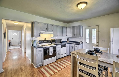Tad House | Pet-Friendly Charleston Home w/Fenced Yard!