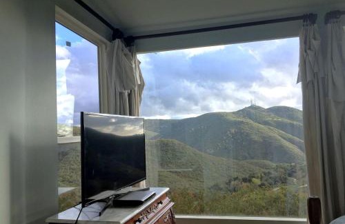 Rainbow CDP House | Pet Friendly Charming Cottage with Incredible Views and Hot-tub in Rainbow, California