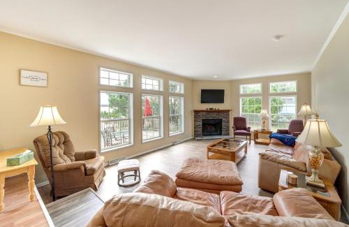 Checotah House | Pet-Friendly Checotah Home with Deck and Lake Views!