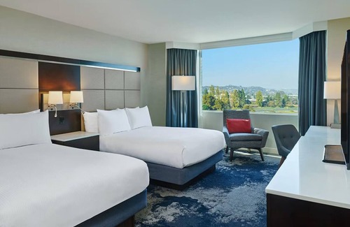 Redwood Shores Hotel | Pet-friendly, Classic 2 Double at Grand Bay San Francisco Hotel