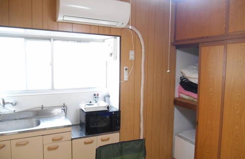 Minato House | Pet friendly, close to USJ and the planned Expo site. Wooden log house style rooms