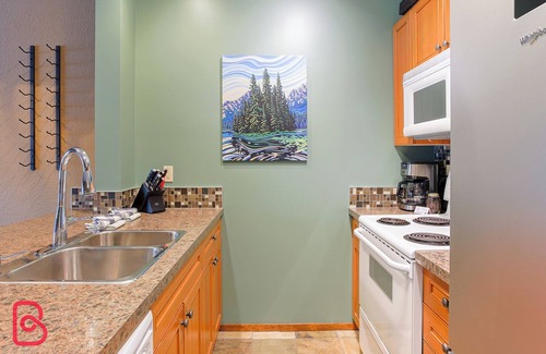 East Kootenay Apartment | Pet-friendly Cozy Mountain Condo at Snow Creek