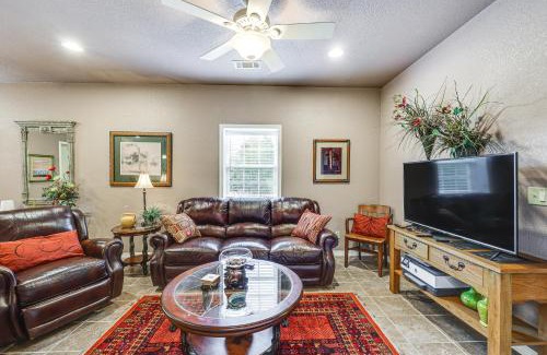 Russellville House | Pet-Friendly Dover Cottage with Deck and Mtn Views!