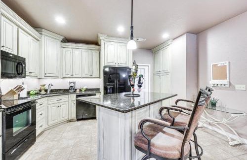 Russellville House | Pet-Friendly Dover Cottage with Deck and Mtn Views!