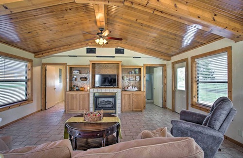 Calera Cottage | Pet-Friendly Efficiency Cottage w/Pool!